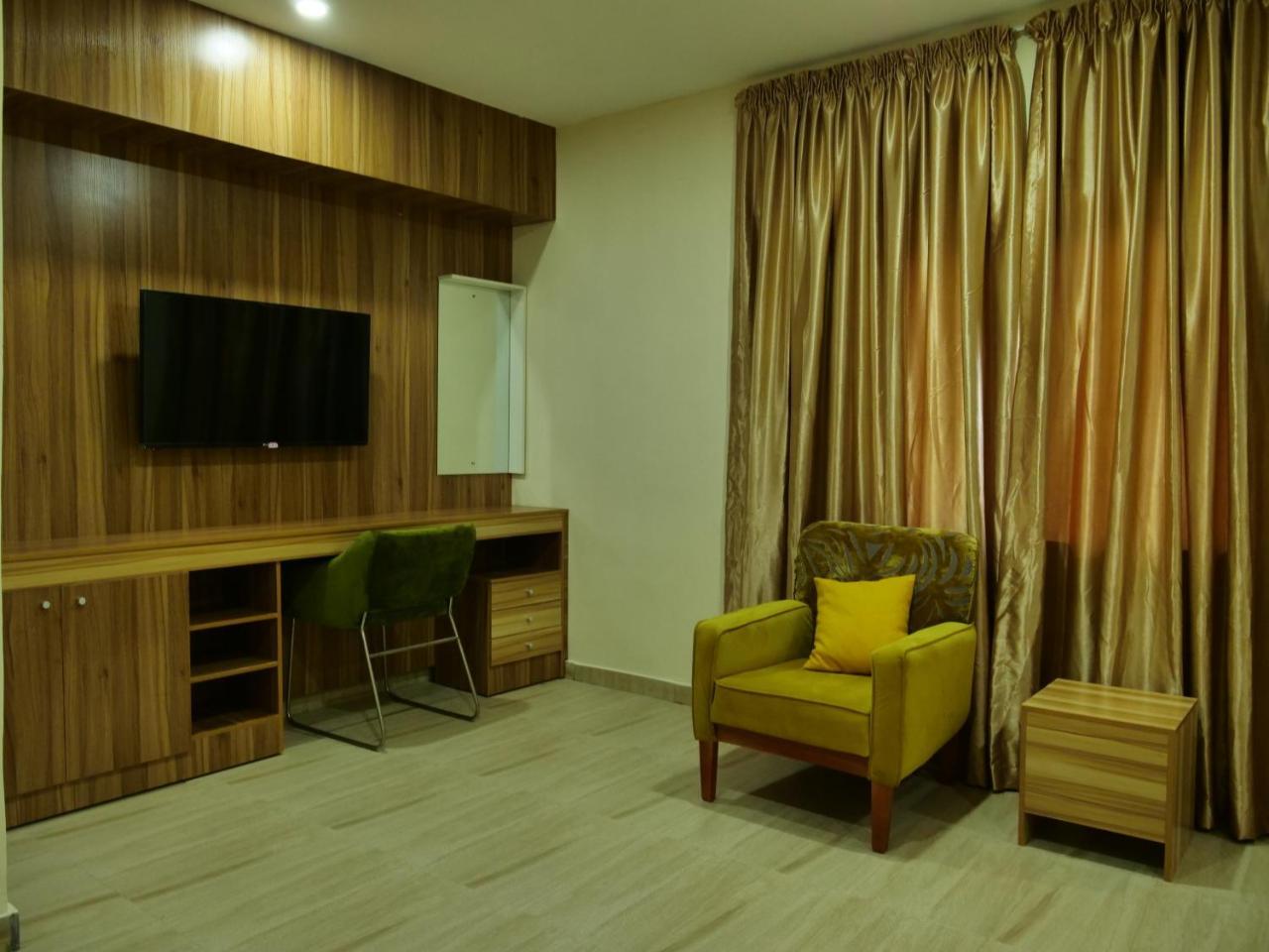 Alexia'S Place Hotel Lagos Luaran gambar