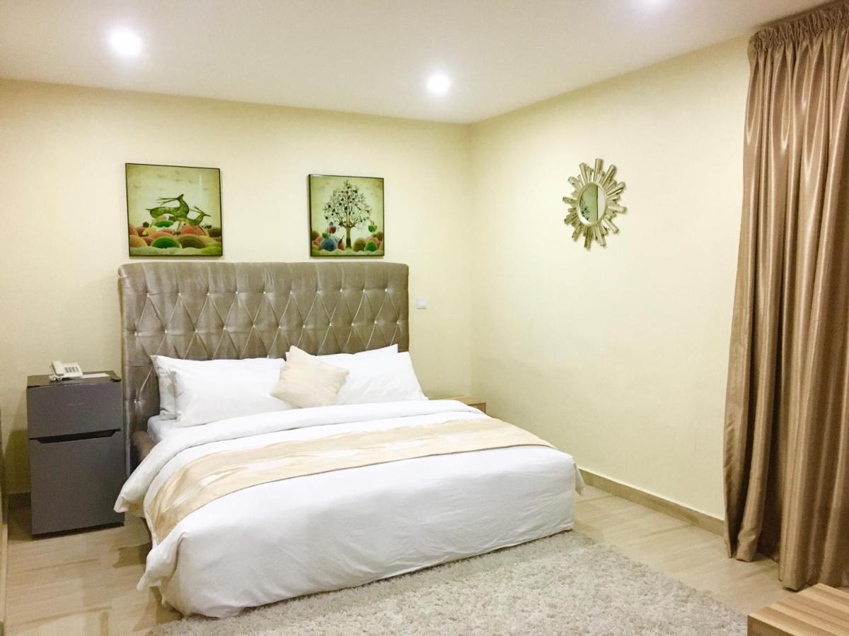 Alexia'S Place Hotel Lagos Luaran gambar