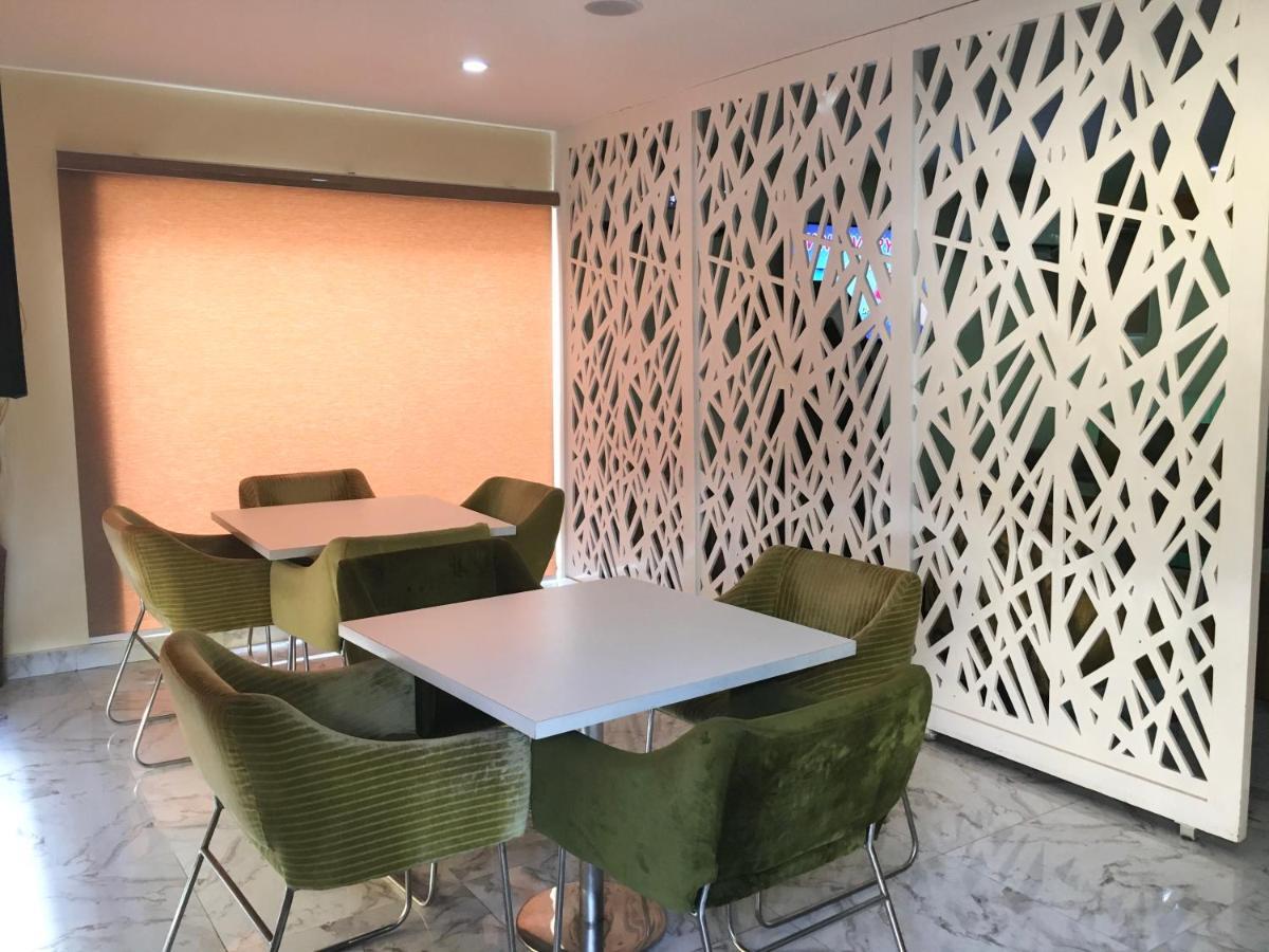 Alexia'S Place Hotel Lagos Luaran gambar