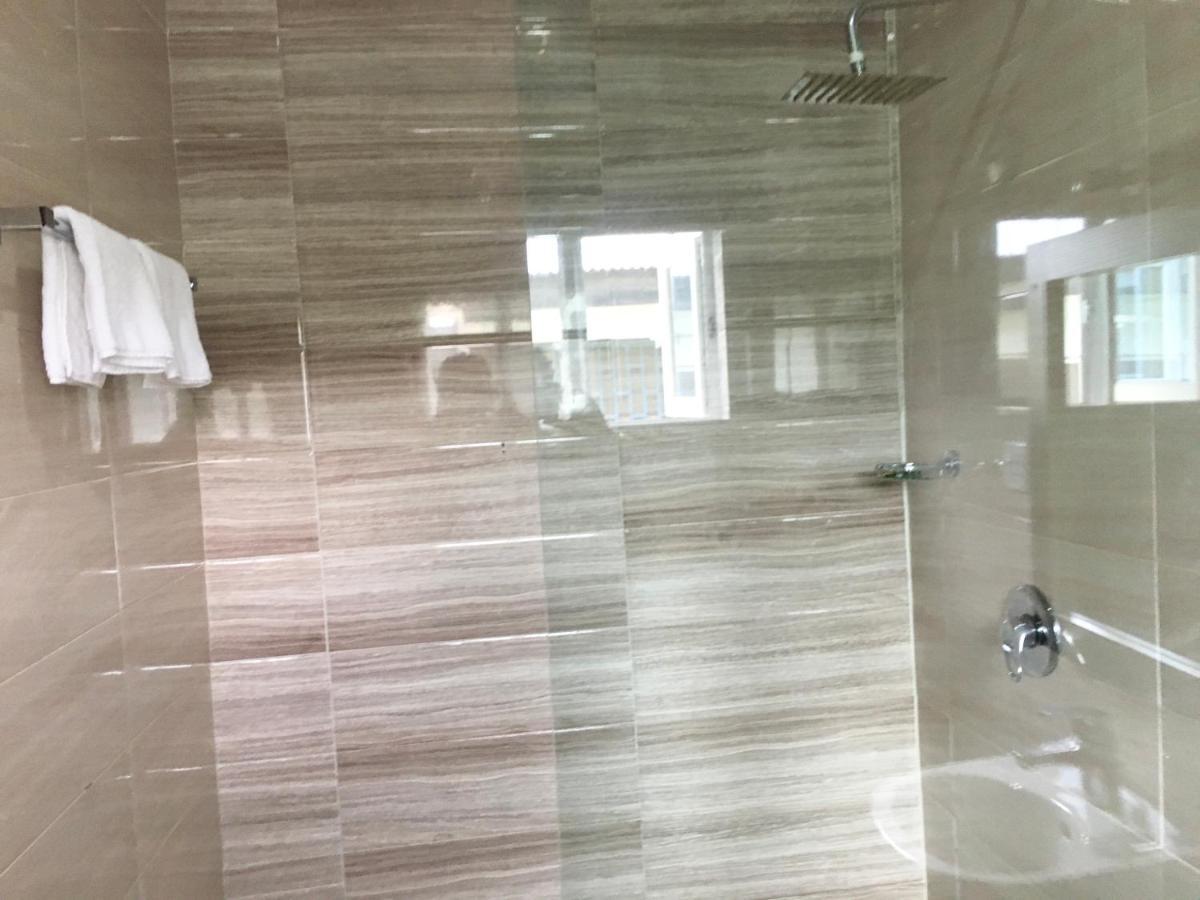 Alexia'S Place Hotel Lagos Luaran gambar